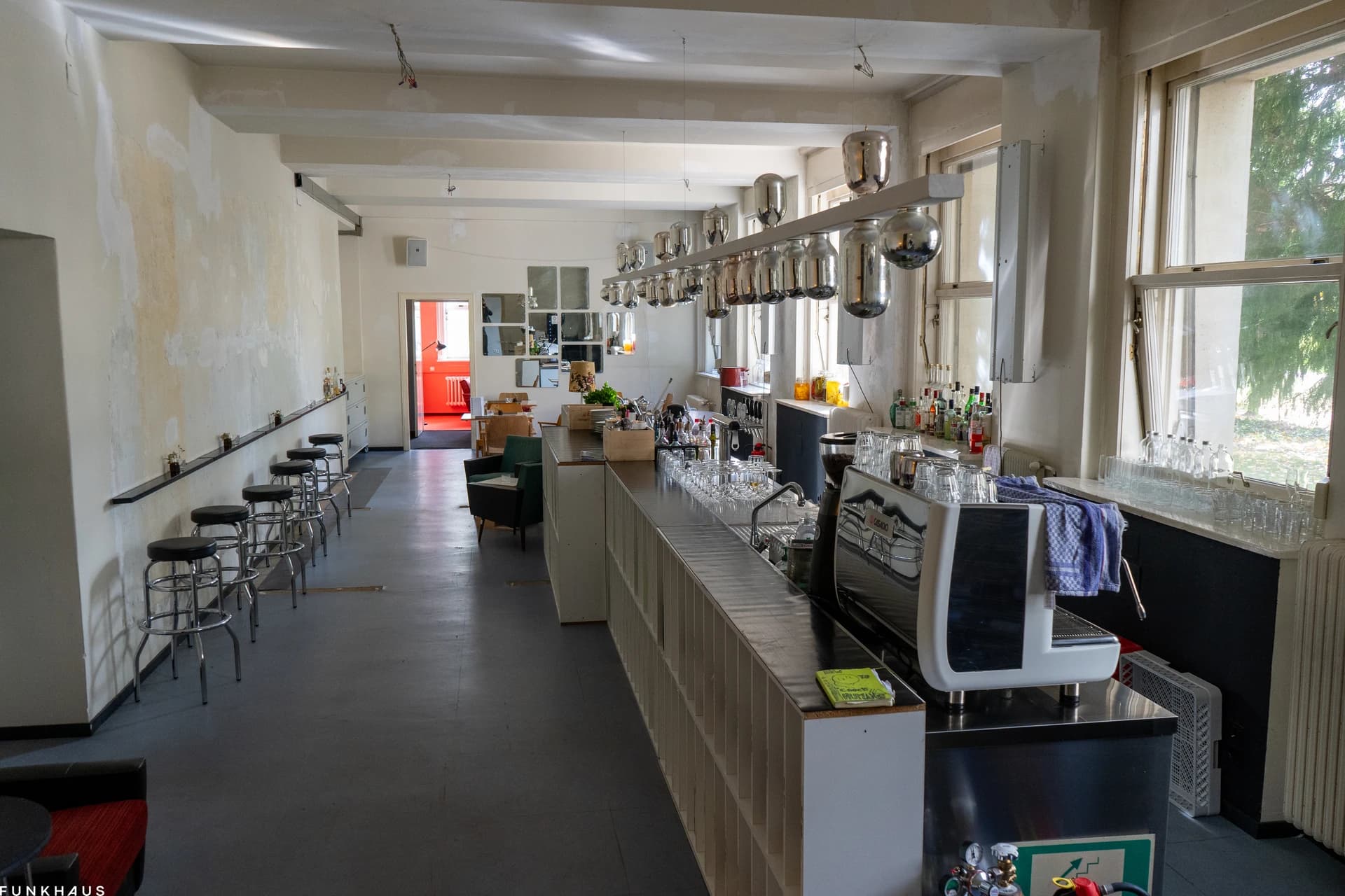 AUX dining atmosphere