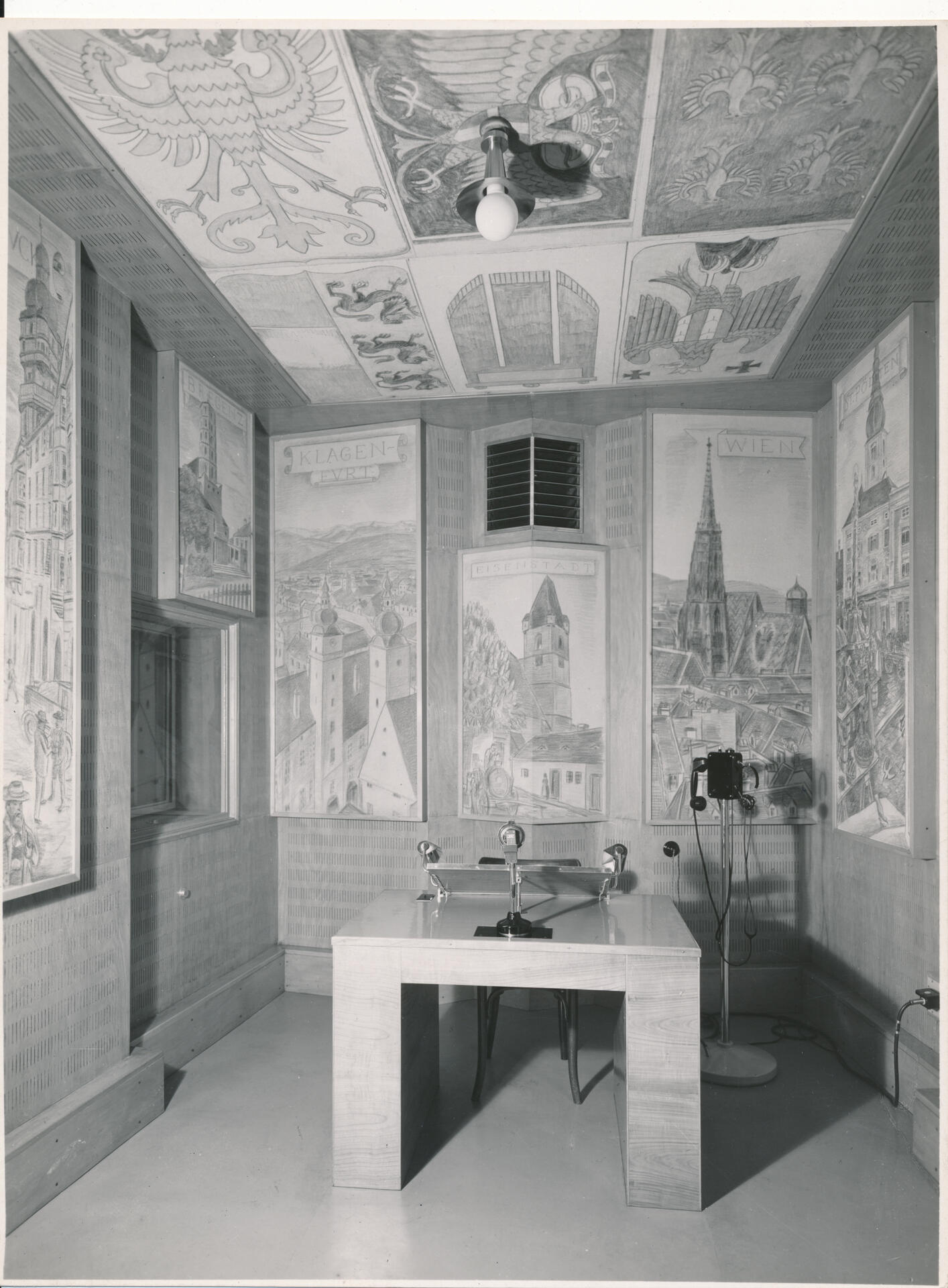 Historisches Radiostudio mit Wiener Wandmalereien