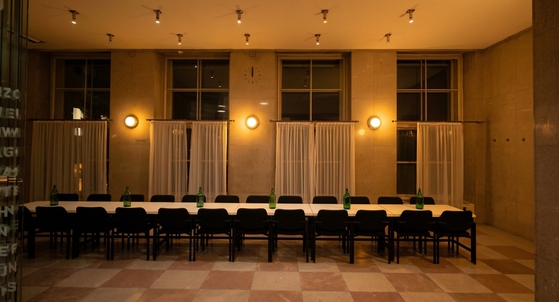 Foyer Aquarium Symmetric