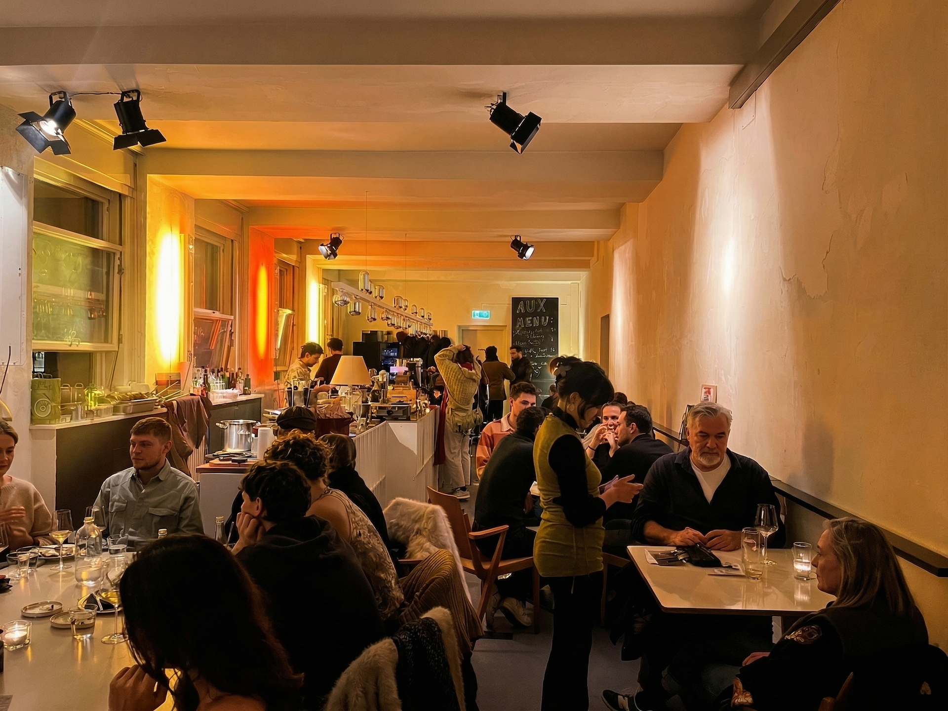 Aux Dinner Atmosphere